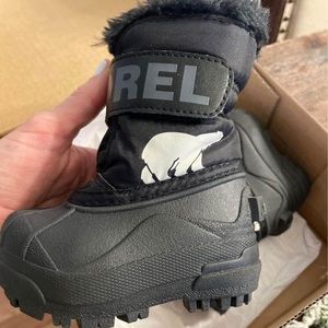 Sorel toddler snow boots, size 4